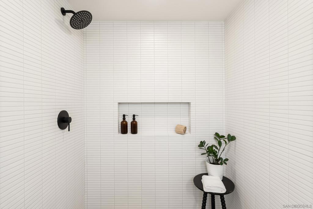 MLS #250034115SD img 24