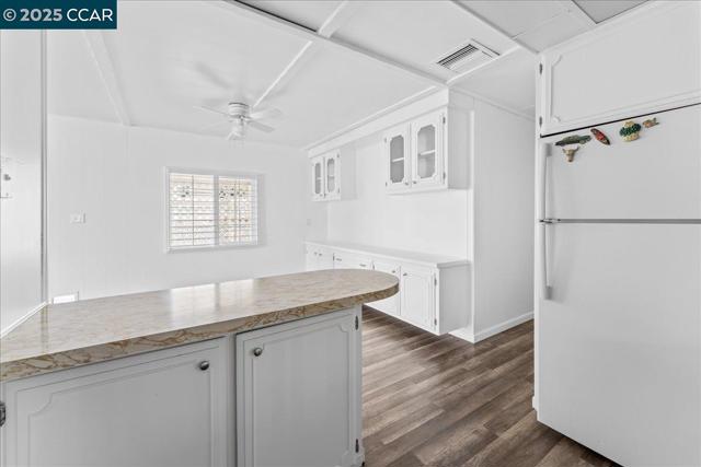 100 Welcome Ave, Concord CA: https://media.crmls.org/mediaz/92564e88-1b28-48d6-b21e-f97186a49ece.jpg