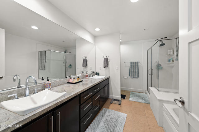10878 Bloomfield Street, Toluca Lake CA: https://media.crmls.org/mediaz/925699c9-4ac5-4736-b8ec-1a9a2920ec31.jpg