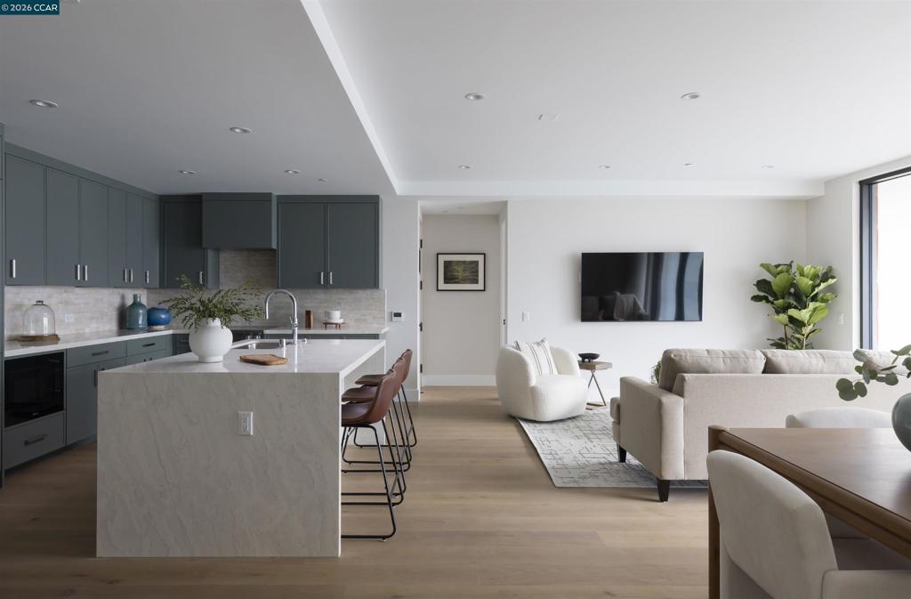 375 W El Pintado #207