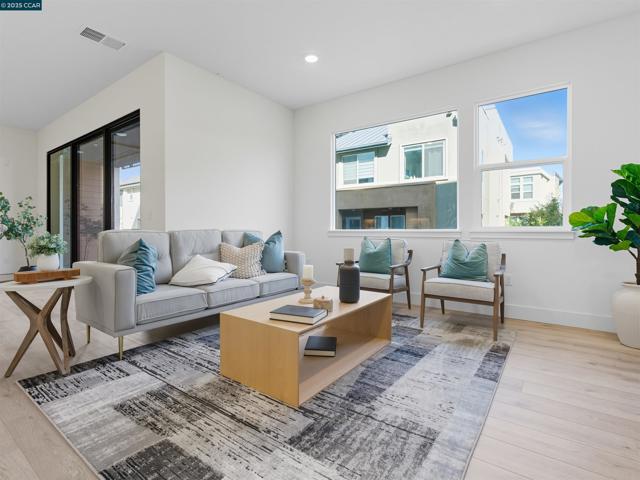 44862 S Grimmer Blvd, Fremont CA: https://media.crmls.org/mediaz/9256b1bc-bb24-46ba-b081-ccf2e8a767c3.jpg