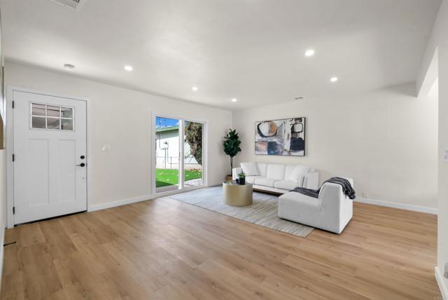 Image 6 of 37 For 9065 Heatherdale St