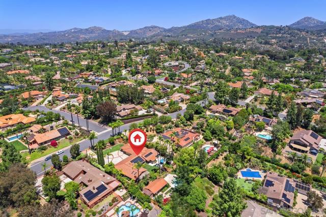 13627 Poway Springs Rd, Poway CA: https://media.crmls.org/mediaz/92579cea-5653-44a9-877b-ecaa2704b27d.jpg