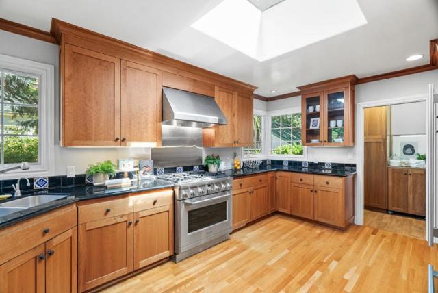 1021 Elm Street, San Carlos CA: https://media.crmls.org/mediaz/9257dd08-66c4-4a1f-960e-dfa6517fffa3.jpg