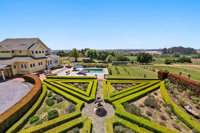 180 Dicicco Terrace, Watsonville CA: https://media.crmls.org/mediaz/9257ebcb-cead-4ae7-983f-28908bdf799a.jpg