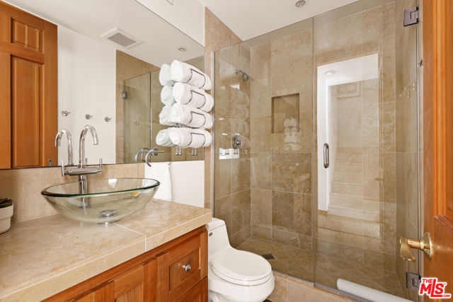 6624 Vista Del Mar, Playa del Rey CA: https://media.crmls.org/mediaz/92587d1f-cbf1-4f26-92d0-efdacb82e1e7.jpg