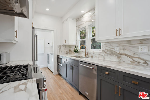 1033 N La Jolla Avenue, West Hollywood CA: https://media.crmls.org/mediaz/9258c3d9-dd39-46b8-9314-86329d3434e5.jpg