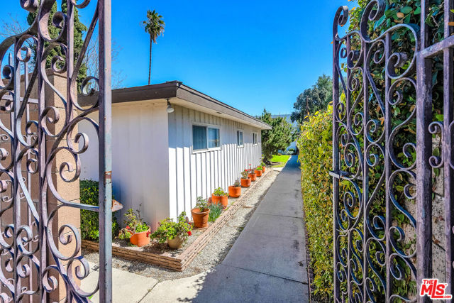 5300 - 5330 Radford Avenue, Valley Village CA: https://media.crmls.org/mediaz/9258d074-916b-4609-9aae-0c430e3e039d.jpg