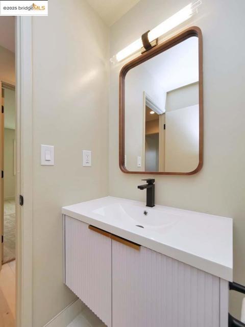 2112 Matthew CT, Pittsburg CA: https://media.crmls.org/mediaz/92597103-b964-4ca0-8945-0235fe79b811.jpg