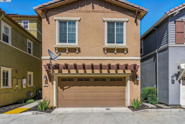 841 Fan Palm Ln, Brentwood CA: https://media.crmls.org/mediaz/925a1b16-873c-4ceb-891b-67d86a28b33f.jpg