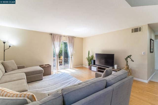 289 Crestview Ave, Martinez CA: https://media.crmls.org/mediaz/925acb18-37a6-4ea0-8f10-969faadc8ca8.jpg