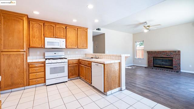 632 Burwood WAY, Antioch CA: https://media.crmls.org/mediaz/925af0e5-0edf-411c-a021-776b62d8be70.jpg
