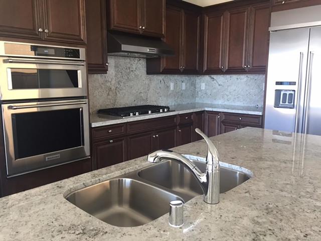 Detail Gallery Image 5 of 26 For 438 Cota Ln, Vista,  CA 92083 - 4 Beds | 3/1 Baths