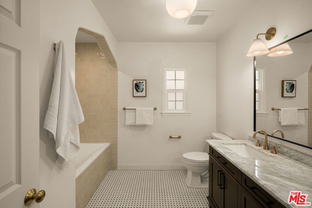 3860 Hepburn Avenue, Los Angeles CA: https://media.crmls.org/mediaz/925bb3be-059d-44ca-8159-1181e90a3f88.jpg