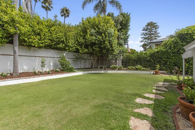 Detail Gallery Image 20 of 47 For 315 Mira Monte, La Jolla,  CA 92037 - 4 Beds | 3/1 Baths