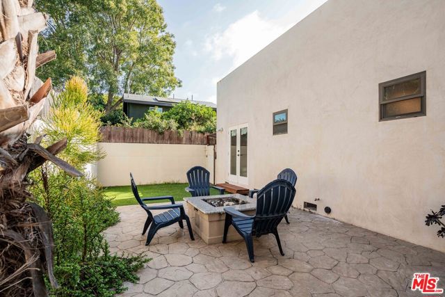 3718 S Barrington Avenue, Los Angeles CA: https://media.crmls.org/mediaz/925c4748-13de-4b56-9861-2dd91c09a316.jpg