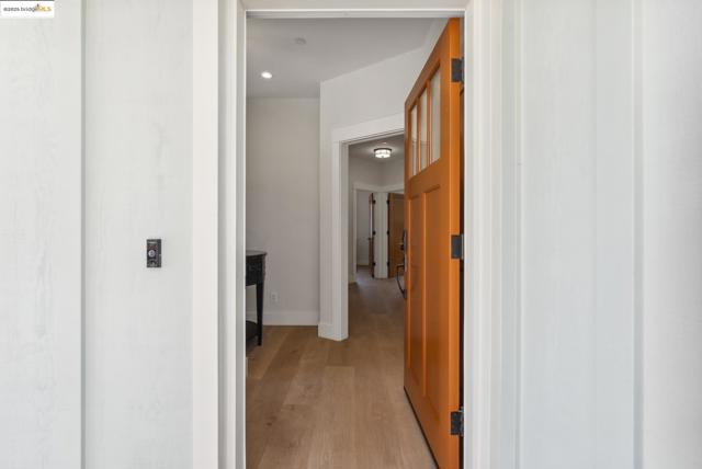 4428 Howe St, Oakland CA: https://media.crmls.org/mediaz/925c5c83-a8a7-45bd-9d70-c089eb035db7.jpg