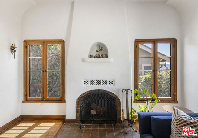 6105 Mount Angelus Drive, Los Angeles CA: https://media.crmls.org/mediaz/925cbad2-64f8-4780-8dce-77ed9b1d63c5.jpg