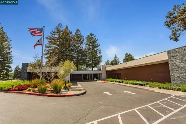 1934 Saint George Rd, Danville CA: https://media.crmls.org/mediaz/925d29c4-7206-4f07-aa80-8e3325f7107c.jpg