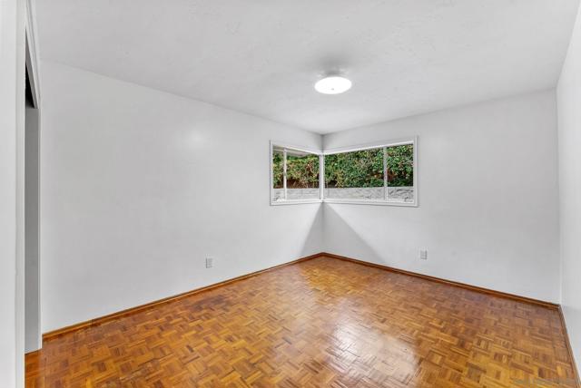 4936 Alzeda Drive, La Mesa CA: https://media.crmls.org/mediaz/925d43d5-3400-4e0e-b8cd-2f1d0f21995a.jpg