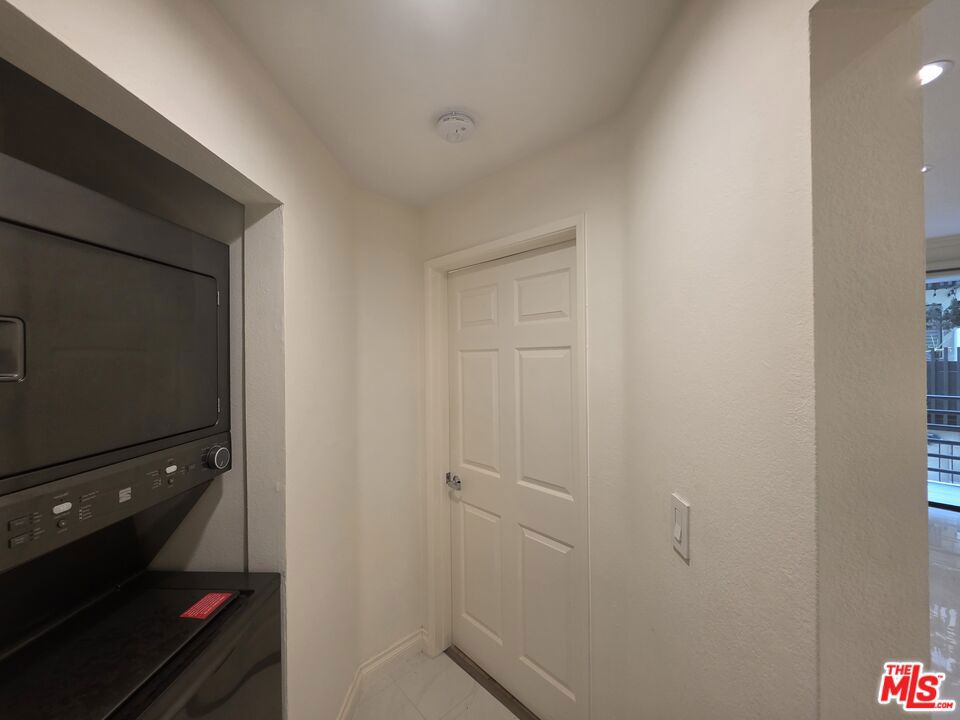 https://media.crmls.org/mediaz/925e28f9-d5f9-42e9-8143-3bde6d0c71d2.jpg?preset=X-Large