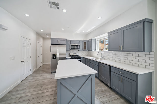 1121 Browning Boulevard, Los Angeles CA: https://media.crmls.org/mediaz/925e5aa9-f2f2-42a2-a527-45e99576badf.jpg