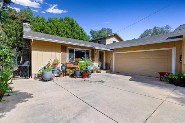 810 Cambridge Avenue, Menlo Park CA: https://media.crmls.org/mediaz/925e7aab-1bf7-4034-bbaa-2f36fa5597e0.jpg
