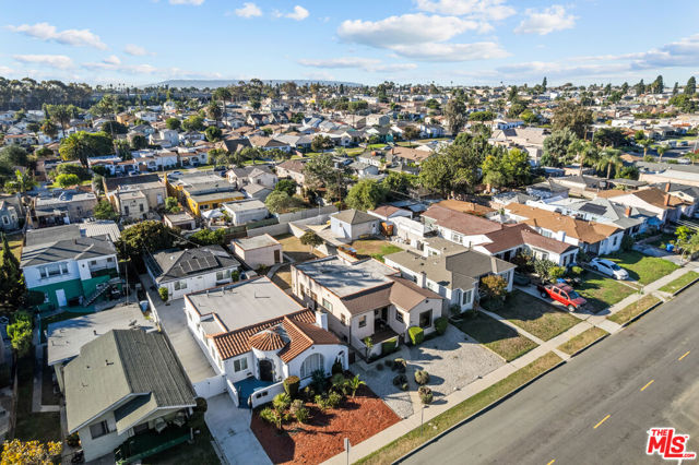 618 W 111th Place, Los Angeles CA: https://media.crmls.org/mediaz/925eaa09-1543-44b4-b46e-4e09b68e877f.jpg