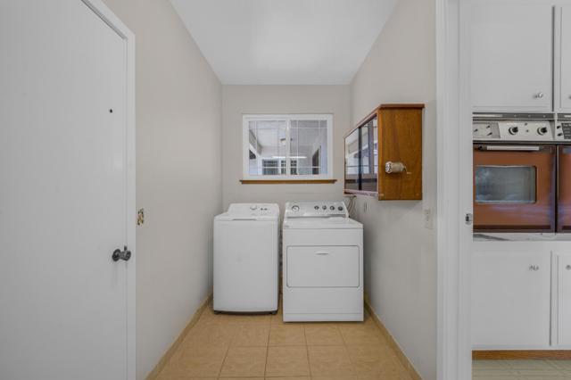 10407 Vista Knoll Boulevard, Cupertino CA: https://media.crmls.org/mediaz/925f06cd-26fb-4e23-a187-81fb0ebd0383.jpg
