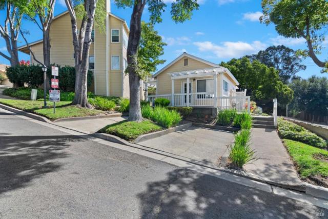 735 Buchanan Street, Benicia CA: https://media.crmls.org/mediaz/92600c0d-8b94-453a-891b-09ffb85f5650.jpg