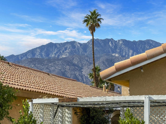 2800 E San Juan Road, Palm Springs CA: https://media.crmls.org/mediaz/92603a4d-849c-48e5-9b1e-72f34fe90ff0.jpg