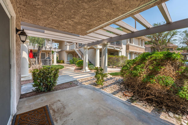 505 S Farrell Drive, Palm Springs CA: https://media.crmls.org/mediaz/9260d41c-185c-43f7-9455-c418fc99bd64.jpg