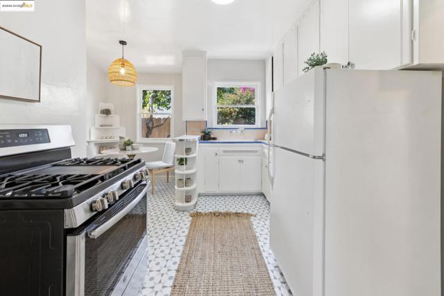 5318 Fleming Avenue, Oakland CA: https://media.crmls.org/mediaz/92610641-8043-4dd9-bc1a-3b501779d2d0.jpg