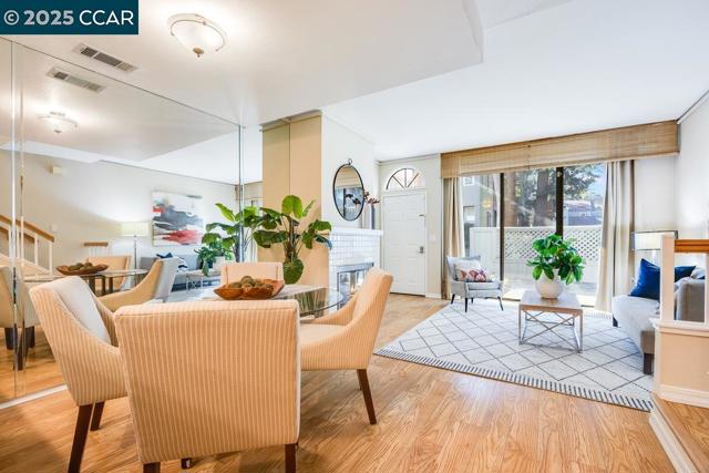 231 Sunspring Ct, Pleasant Hill CA: https://media.crmls.org/mediaz/926107ce-dad5-4f6c-afdc-866b8f119150.jpg