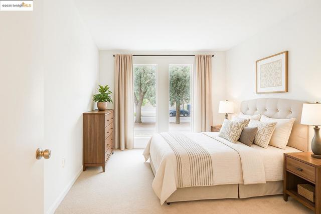 425 Orange Street, Oakland CA: https://media.crmls.org/mediaz/92610ed5-dd4b-41e9-b04b-16fc73740951.jpg