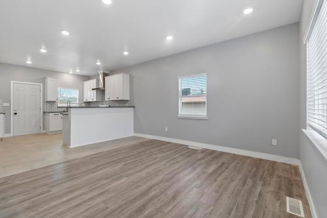 207 E San Luis Street, Salinas CA: https://media.crmls.org/mediaz/9261727f-f490-4f10-8b9f-79604fe6c0f4.jpg