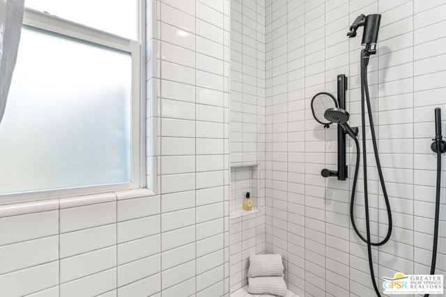 482 Paragon Loop, Palm Springs CA: https://media.crmls.org/mediaz/9261fd9c-d438-48fa-a13f-11dc28b07604.jpg