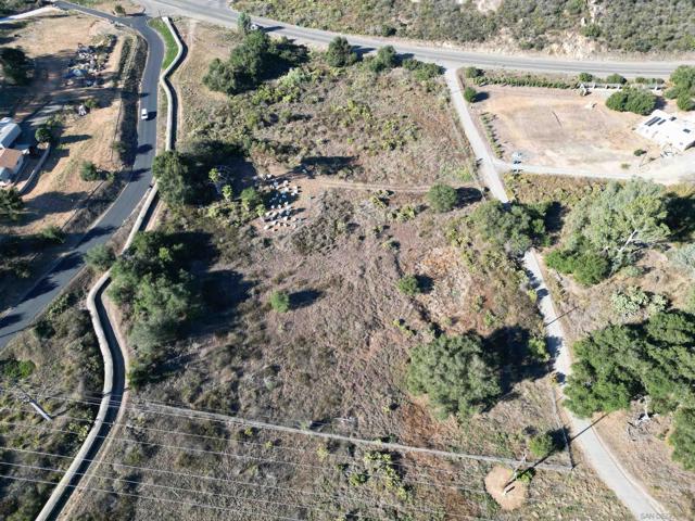 25111 N Centre City Pkwy, Escondido CA: https://media.crmls.org/mediaz/92627a60-e242-460e-9d24-cdca05d6dce0.jpg