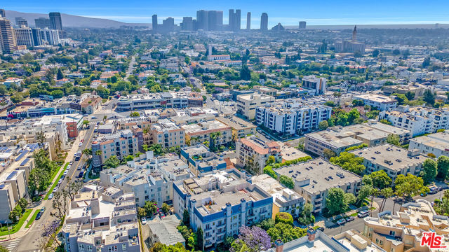 1370 Kelton Avenue, Los Angeles CA: https://media.crmls.org/mediaz/92629a99-b67c-4dc0-814f-07424e5cae43.jpg