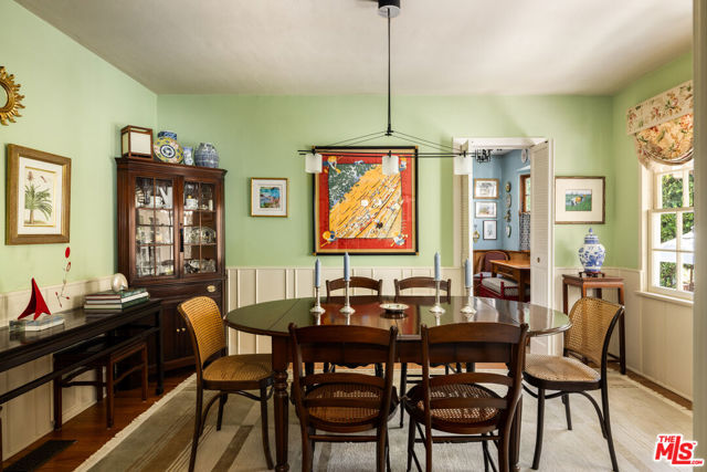 1612 Sunset Plaza Drive, Los Angeles CA: https://media.crmls.org/mediaz/92632738-de1e-40eb-9940-9d2570f4f231.jpg