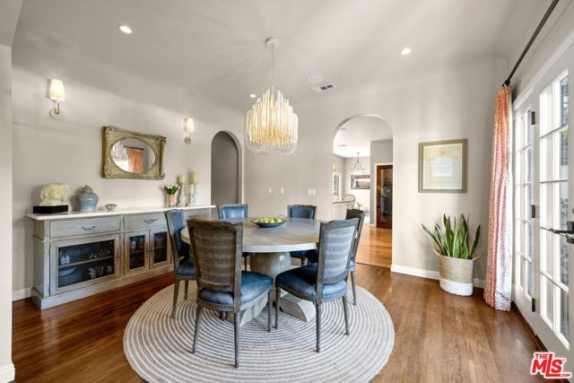 403 S Bundy Drive, Los Angeles CA: https://media.crmls.org/mediaz/92637411-b65d-4706-ba3c-3658817d1e8b.jpg