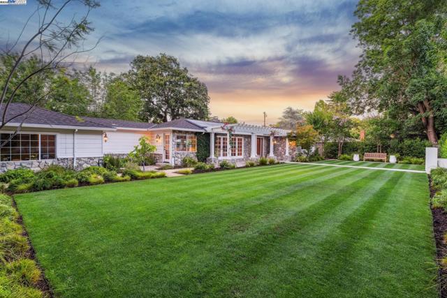 55 Cora Ct, Walnut Creek CA: https://media.crmls.org/mediaz/9263828c-ffe8-4328-a2a9-9bffd4b964c2.jpg