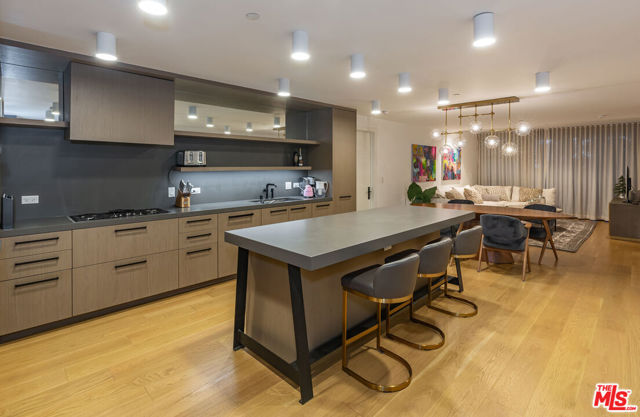 10777 Wilshire Boulevard, Los Angeles CA: https://media.crmls.org/mediaz/9264484f-c215-42d6-b0a2-2ca877f0124b.jpg