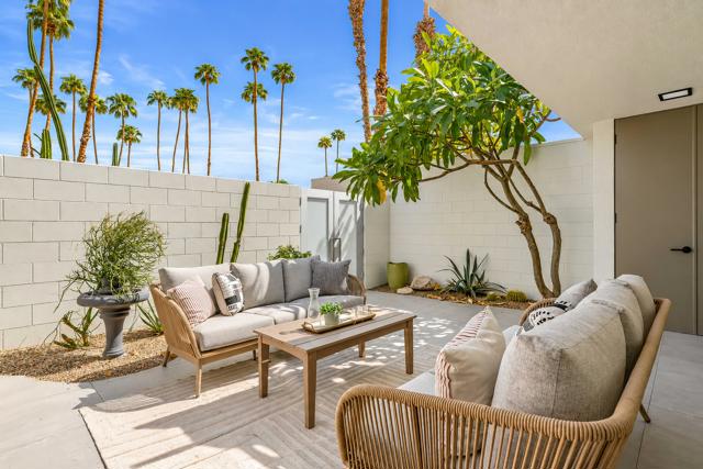 80 Lakeview Drive, Palm Springs, CA 92264