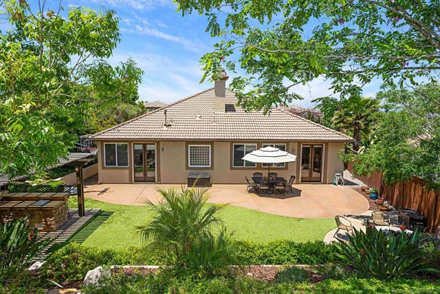 1104 Parkview Dr, Oceanside CA: https://media.crmls.org/mediaz/92645327-1d82-4bda-8186-3542203c1e60.jpg