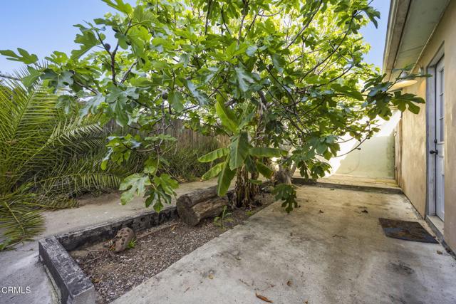1727 San Nicholas Street, Ventura CA: https://media.crmls.org/mediaz/926458e8-a5fa-4b72-8d43-5c2c7ebae219.jpg