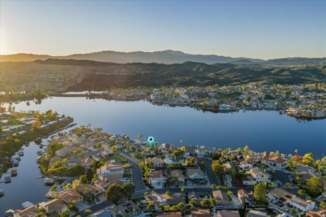 29795 Eagle Point Drive, Canyon Lake CA: https://media.crmls.org/mediaz/92650112-e461-4864-8e17-ad6fc0959681.jpg