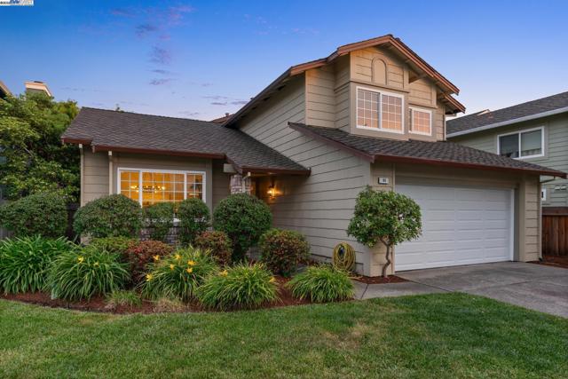 82 Applegate Way, Alameda CA: https://media.crmls.org/mediaz/926535ca-a4ca-4fff-96ec-0415e2ed3b20.jpg