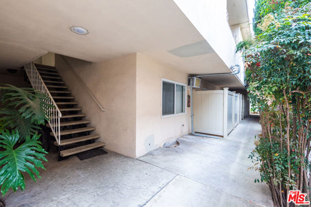 553 Flores Street, West Hollywood, California 90048, ,Multi-Family,For Sale,Flores,24395707