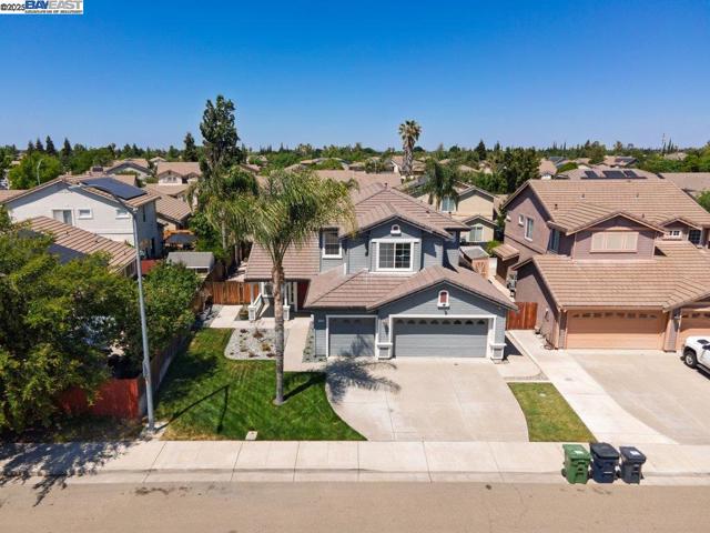 2315 Sabrina Way, Tracy CA: https://media.crmls.org/mediaz/9265e9df-8b7a-4092-9ea6-6ea5610335b4.jpg